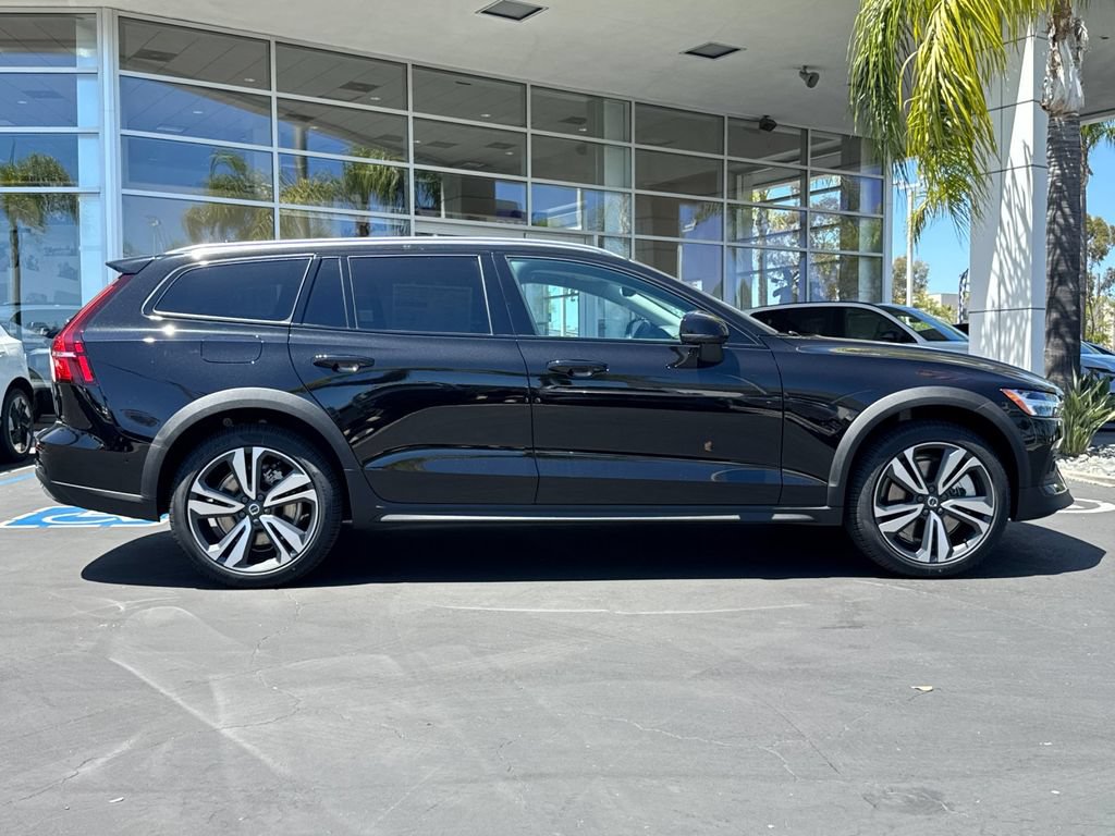 New 2026 Volvo V60 B5 Cross Country Plus w/ Protection Package Premier AWD/4WD image 6