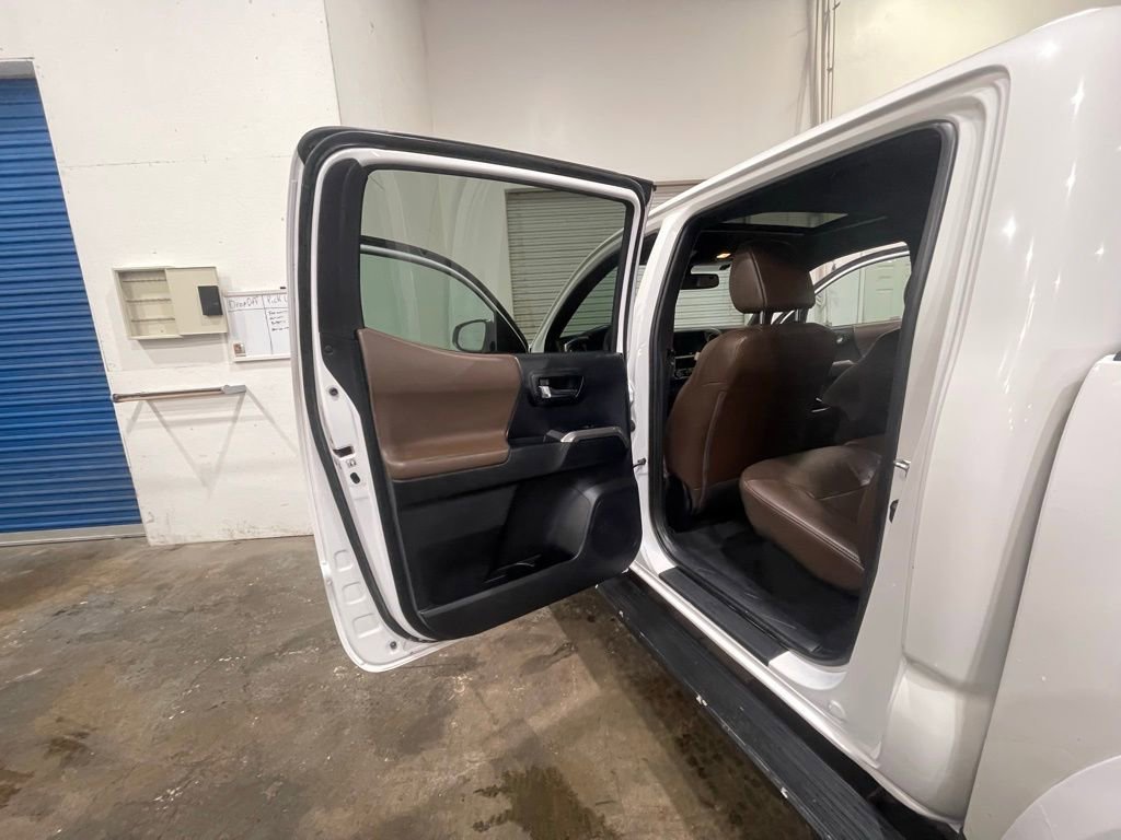 Used 2016 Toyota Tacoma Limited w/ Towing Package AWD/4WD image 16