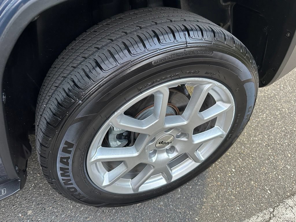 Used 2023 Jeep Renegade Latitude AWD/4WD image 19