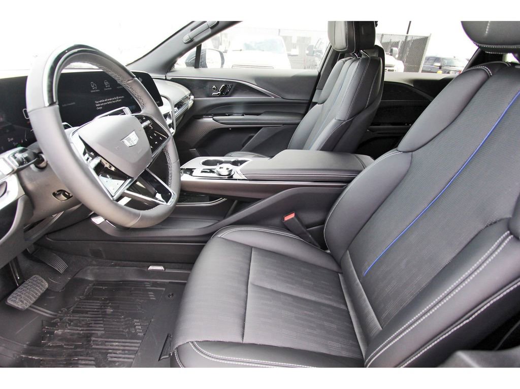 New 2026 Cadillac Lyriq Luxury RWD image 6