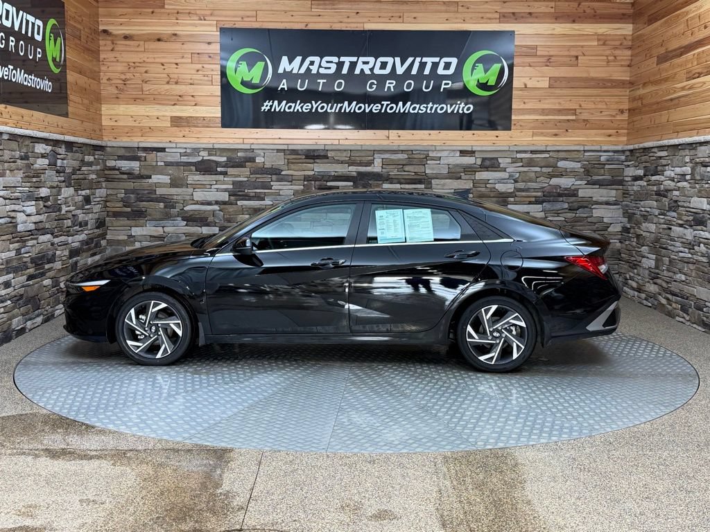 Used 2025 Hyundai Elantra Limited FWD image 6