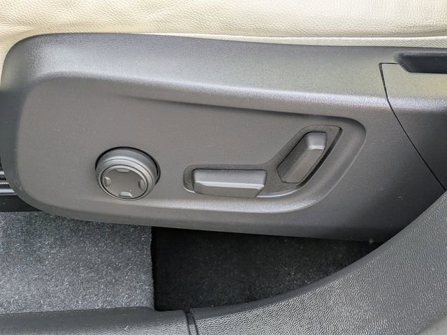 Used 2023 Volvo XC40 B5 Plus w/ Protection Package Premier image 20