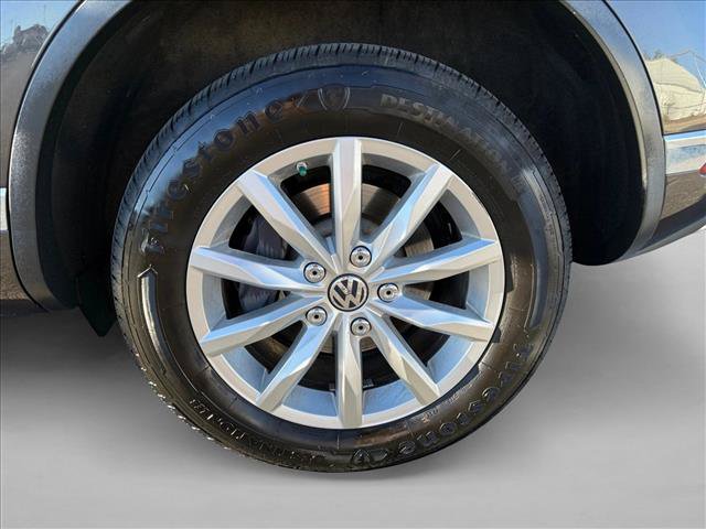 Used 2016 Volkswagen Touareg Sport AWD/4WD image 26