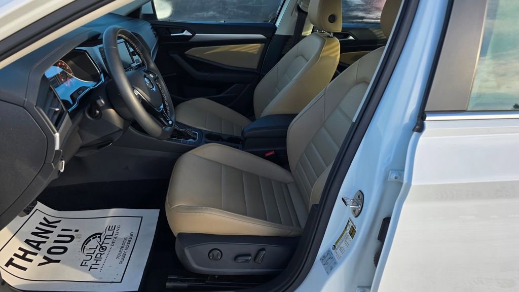 Used 2021 Volkswagen Jetta SE w/ SE Cold Weather Package image 9