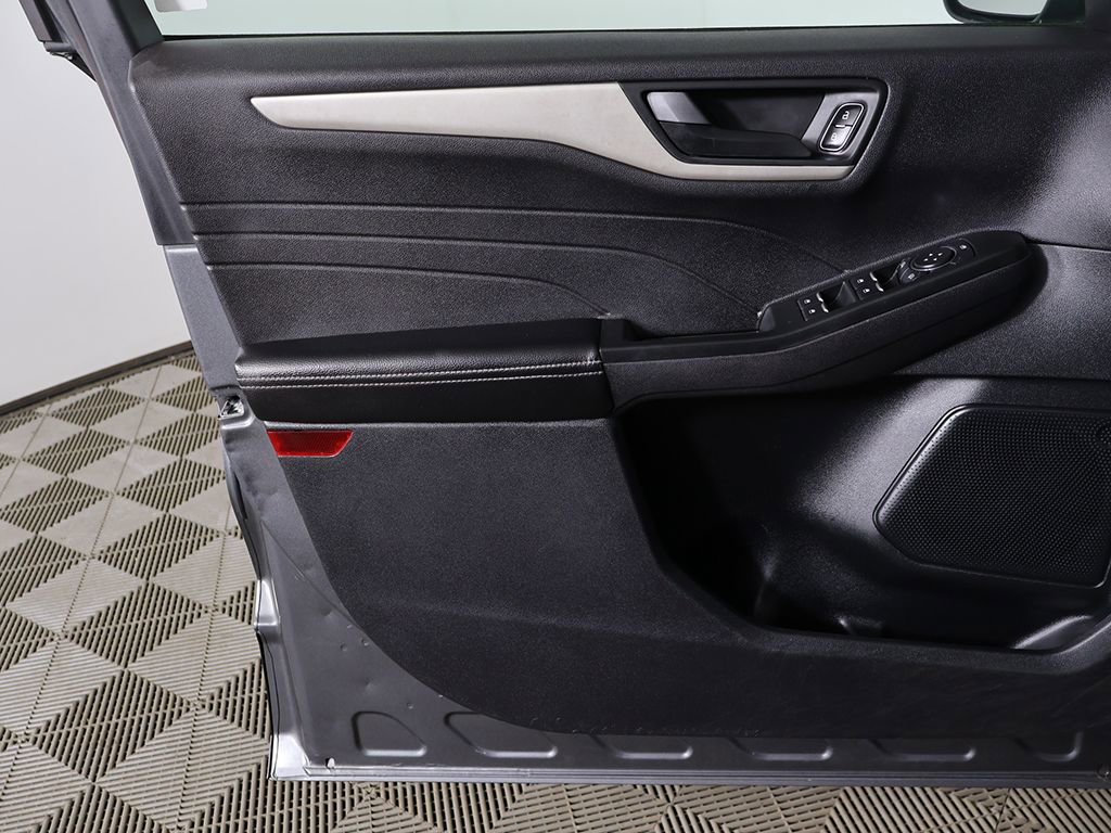 Used 2022 Ford Escape SE image 17