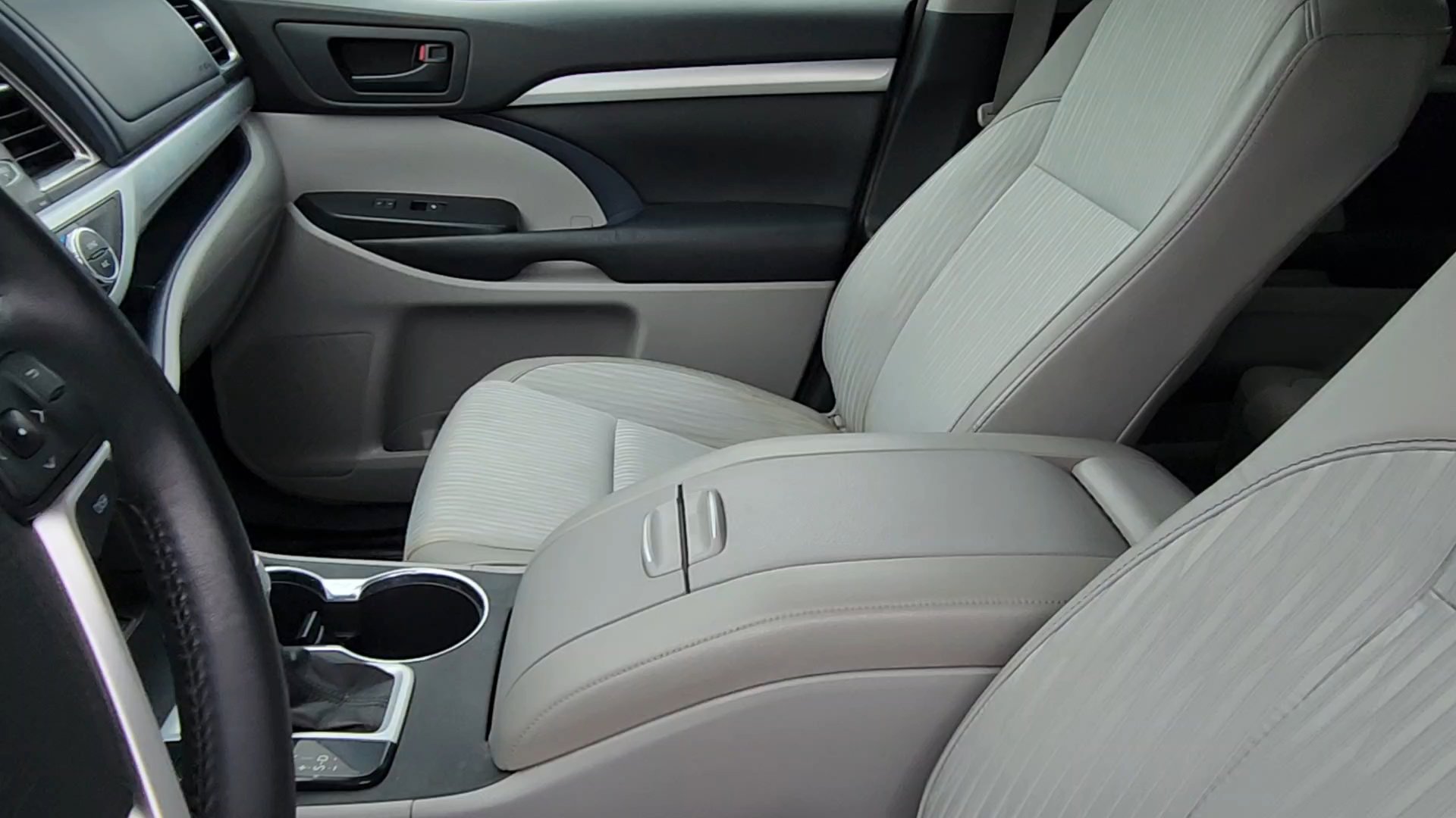 Used 2015 Toyota Highlander Plus AWD/4WD image 33