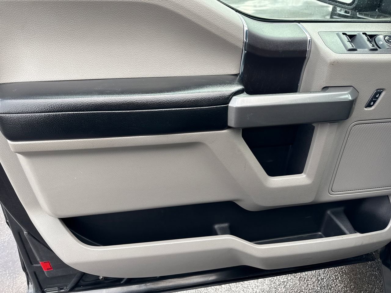 Used 2015 Ford F150 XLT image 14