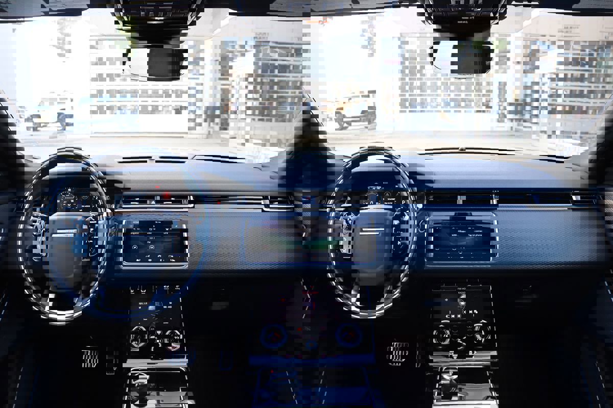 Used 2018 Land Rover Range Rover Velar R-Dynamic SE image 15