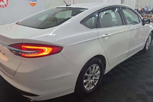 Used 2018 Ford Fusion S image 2