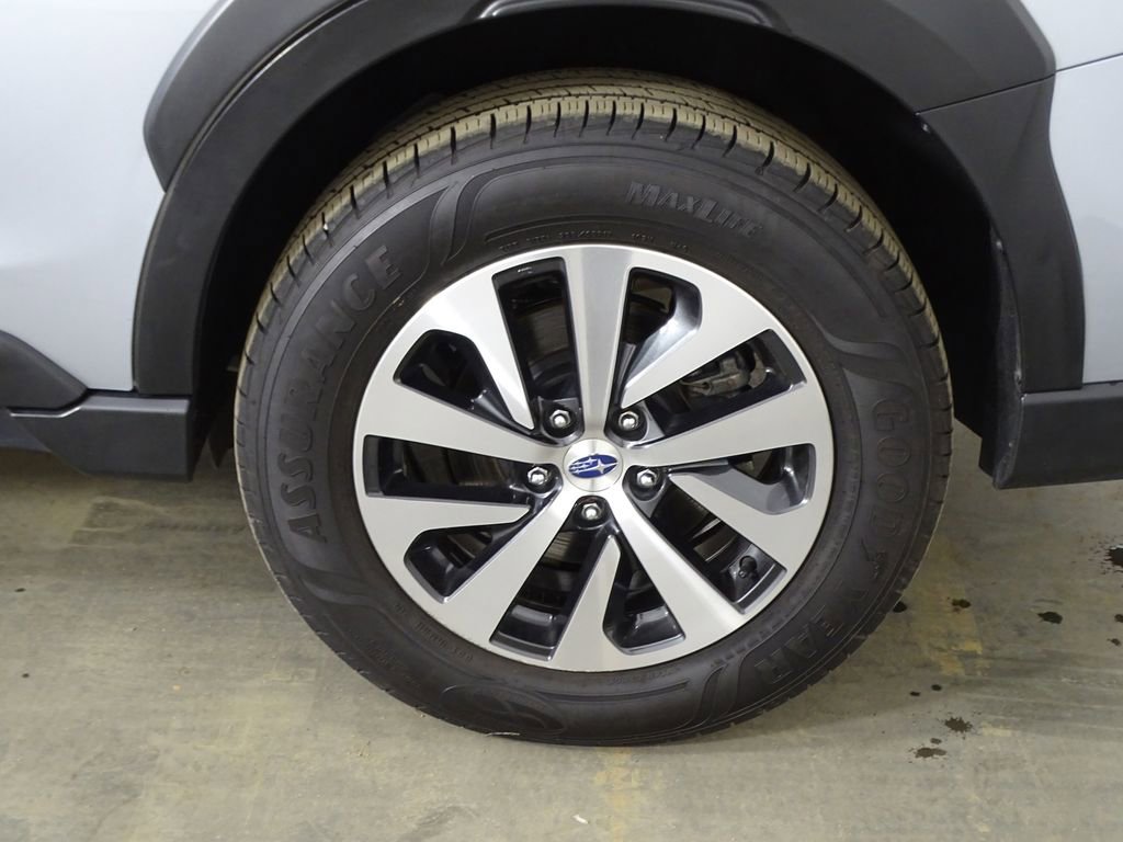 Used 2023 Subaru Outback Premium image 41