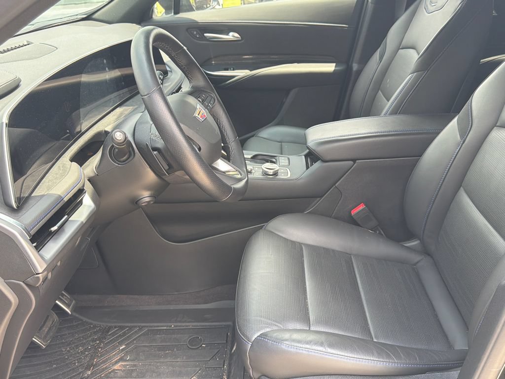 Used 2025 Cadillac XT4 Sport FWD image 11
