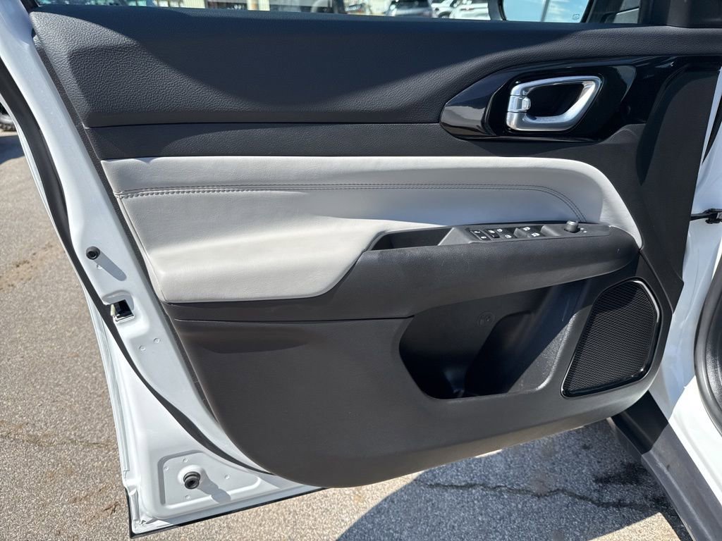 Certified 2025 Jeep Compass Limited image 17