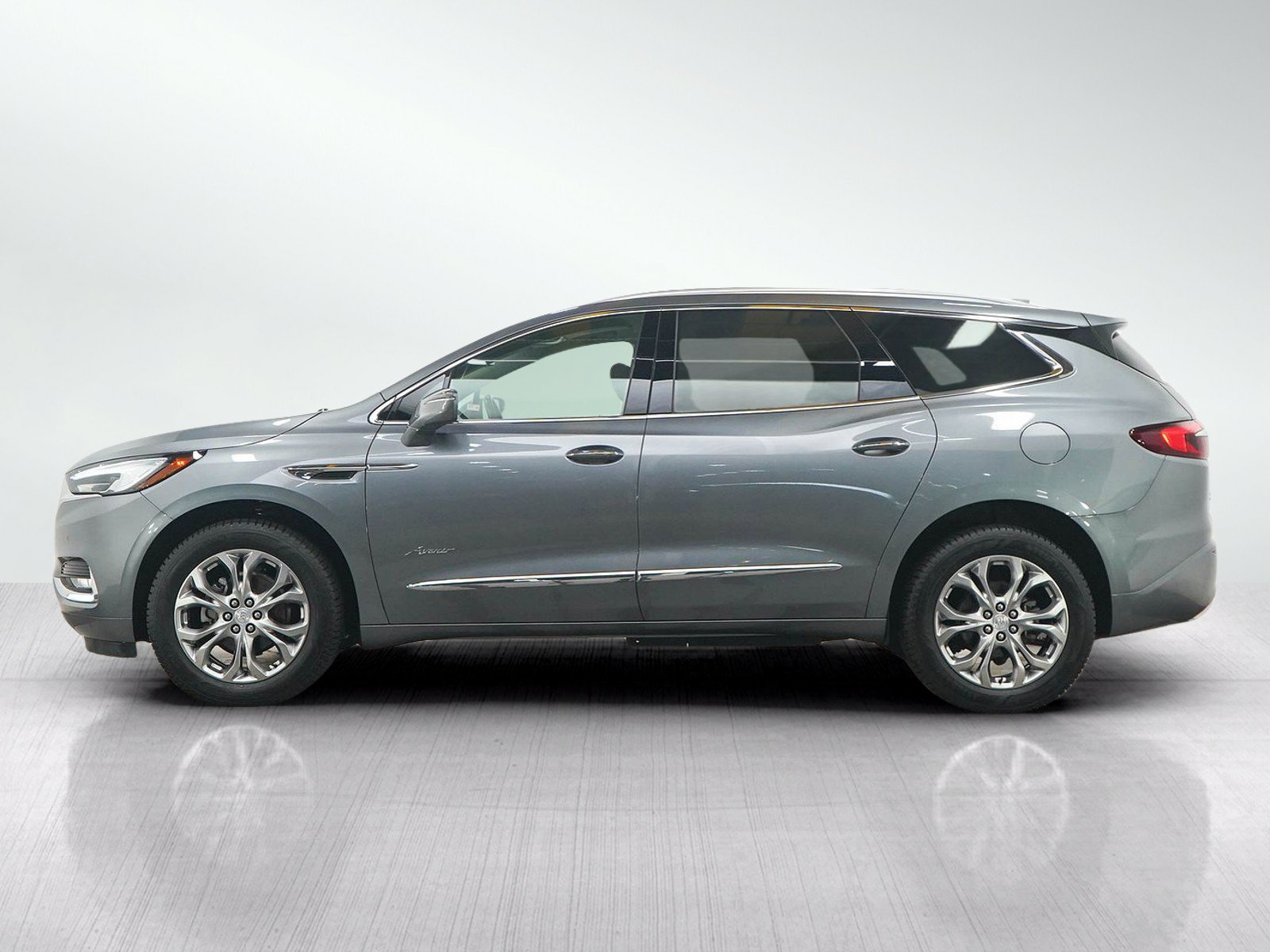 Used 2020 Buick Enclave Avenir w/ Avenir Technology Package AWD/4WD image 2