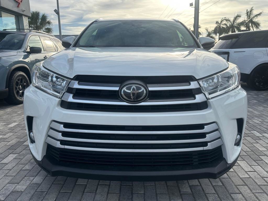 Used 2017 Toyota Highlander XLE FWD image 2