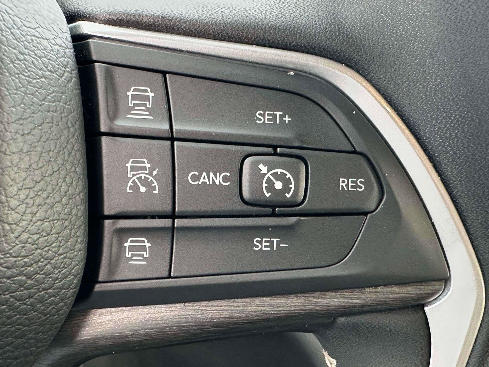 Used 2024 Jeep Grand Cherokee Limited w/ Luxury Tech Group II AWD/4WD image 22