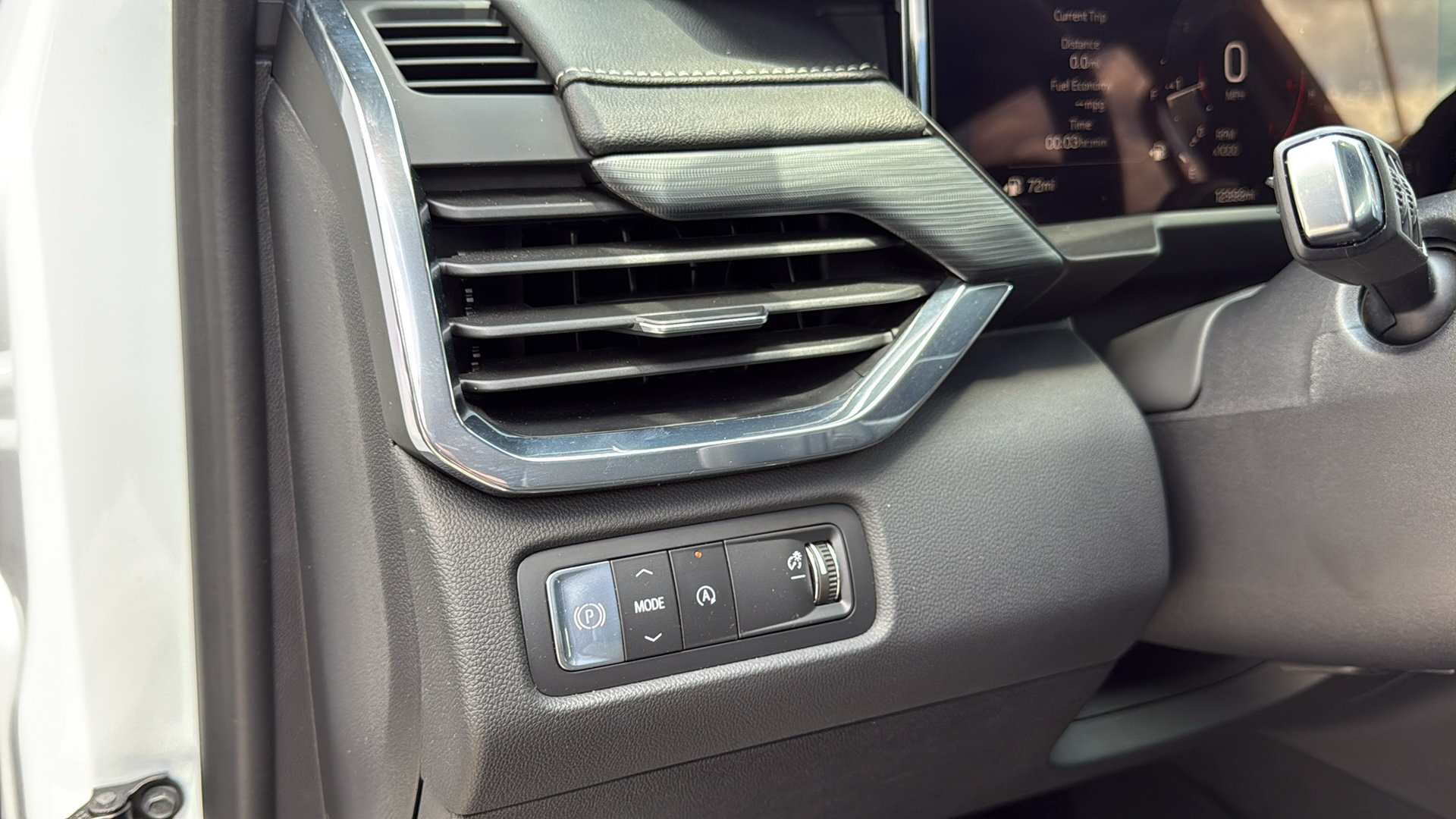 Used 2026 GMC Acadia Elevation w/ Elevation Premium Package FWD image 13