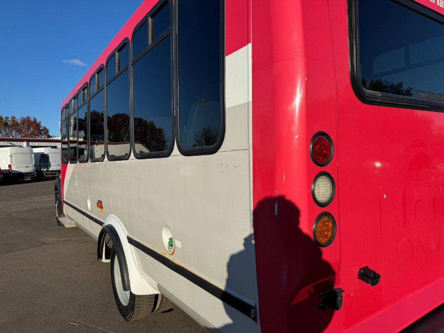 Used 2016 Ford F550 2WD Regular Cab Super Duty image 10