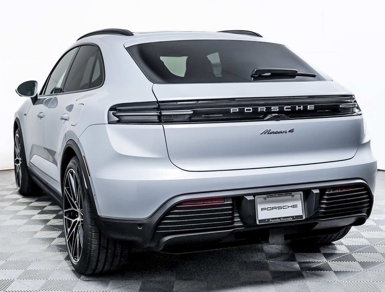 New 2026 Porsche Macan 4 Electric AWD/4WD image 3
