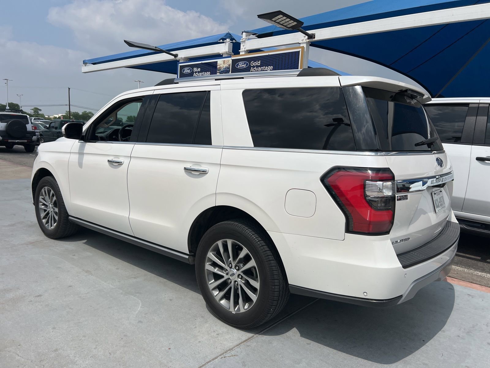 Used 2018 Ford Expedition Limited w/ Equipment Group 301A RWD image 3
