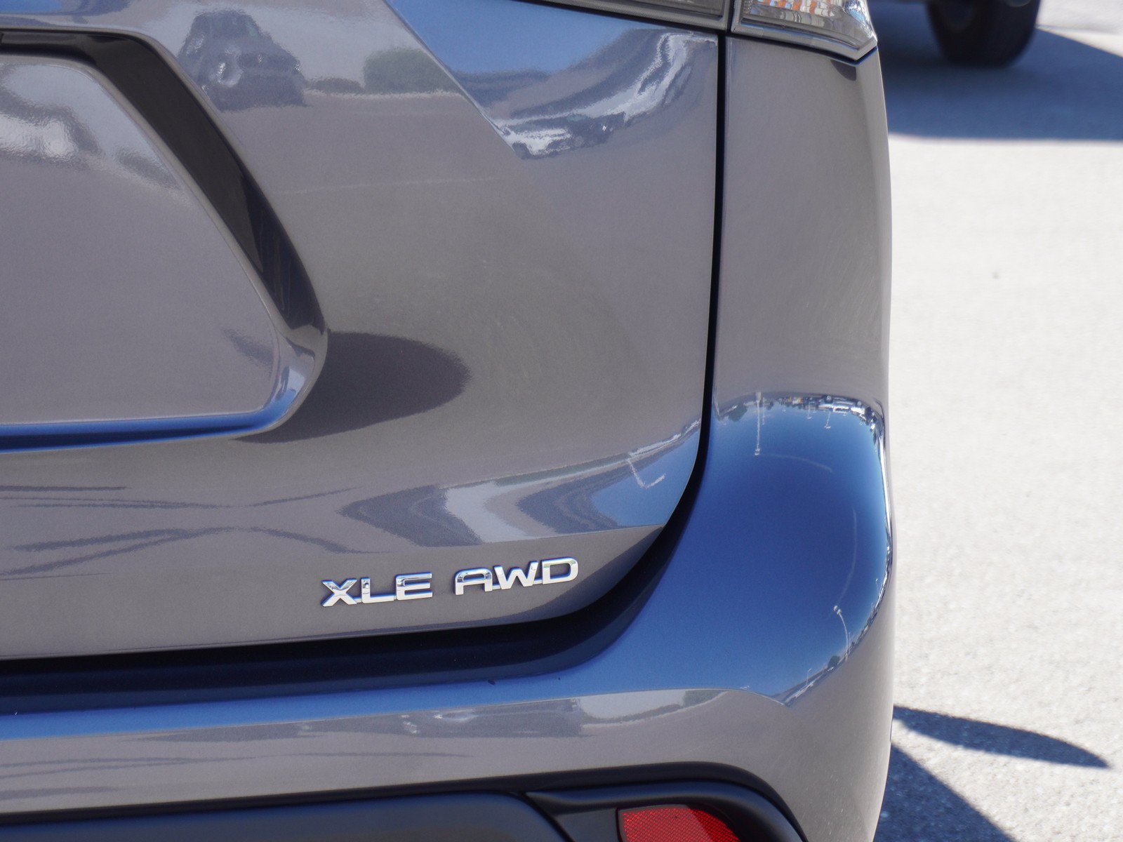 Used 2022 Toyota Highlander XLE AWD/4WD image 10