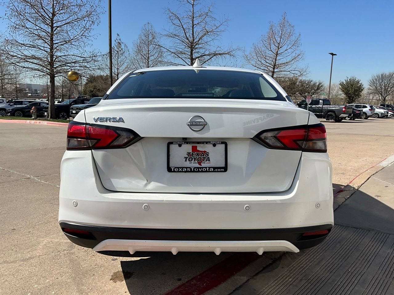 Used 2025 Nissan Versa SV image 7