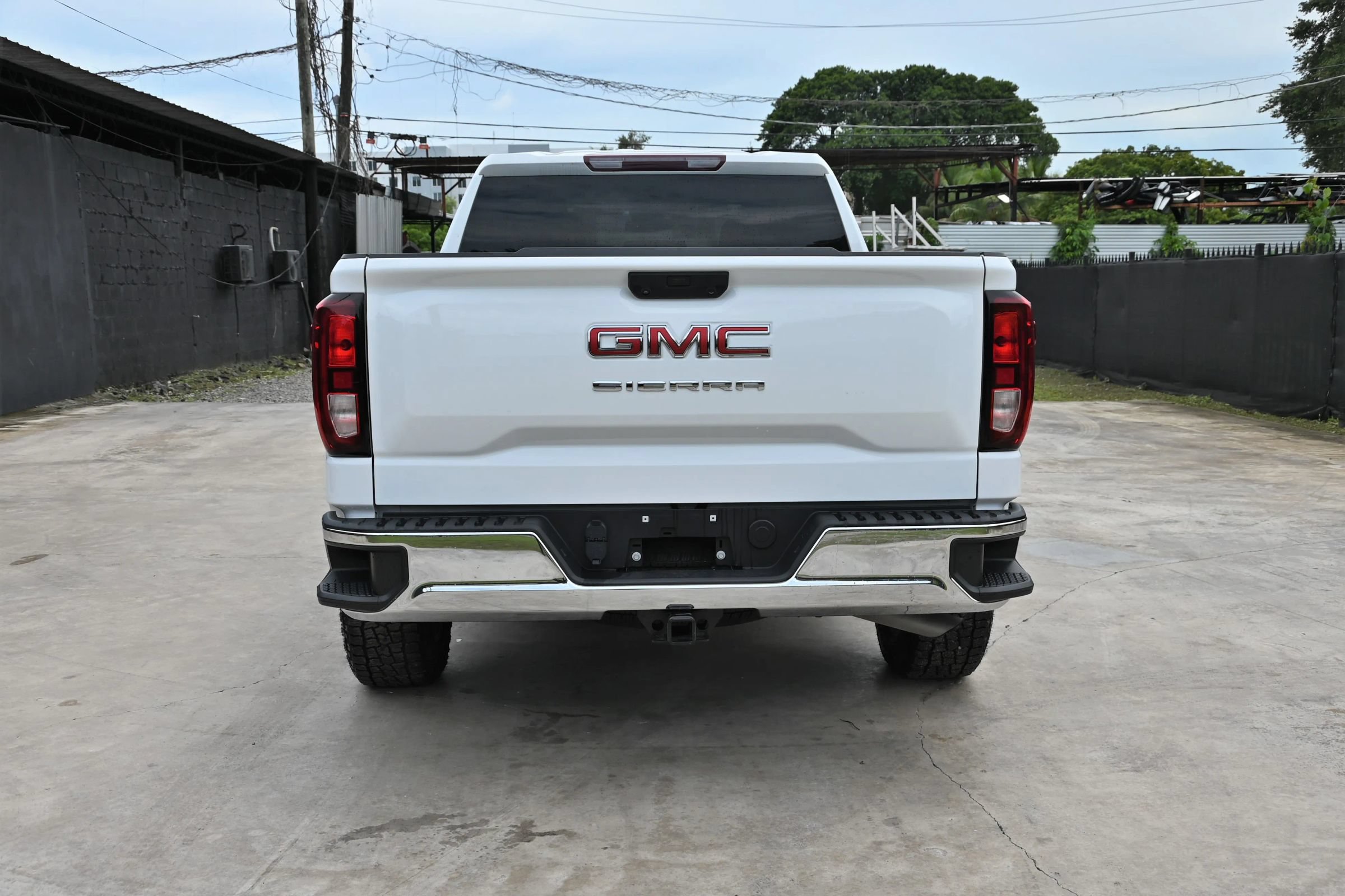 Used 2024 GMC Sierra 1500 Pro w/ Pro Value Package AWD/4WD image 4