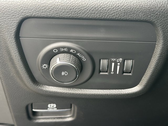 New 2026 Jeep Grand Cherokee Limited w/ Luxury Tech Group II RWD image 26