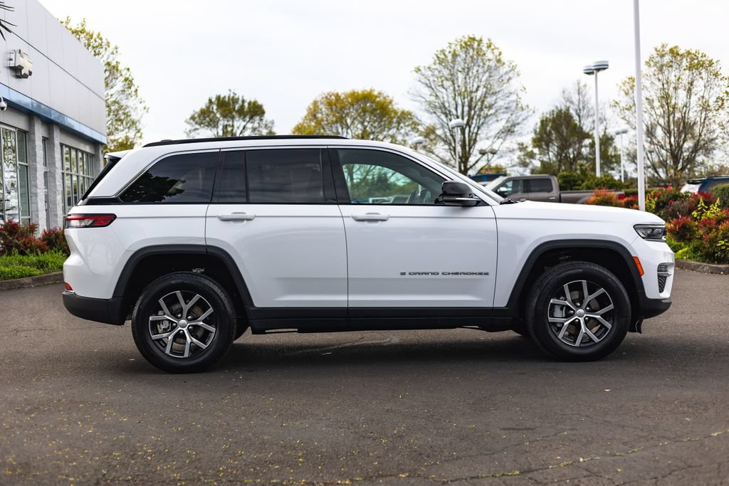 Used 2024 Jeep Grand Cherokee Limited AWD/4WD image 9