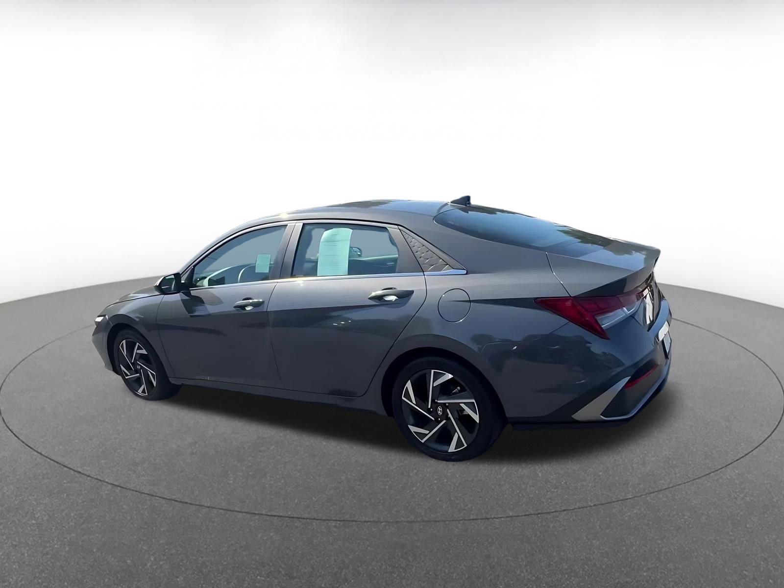 Used 2025 Hyundai Elantra SEL FWD image 10
