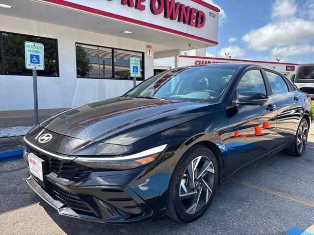 Used 2024 Hyundai Elantra Limited FWD image 3