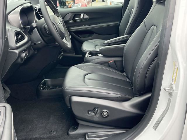 New 2026 Chrysler Pacifica Select FWD image 10