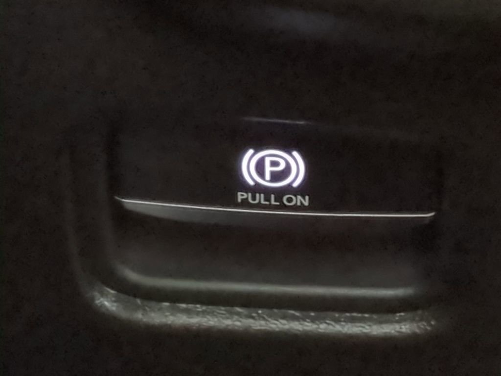 Used 2023 Jeep Grand Cherokee Limited w/ Luxury Tech Group II AWD/4WD image 31