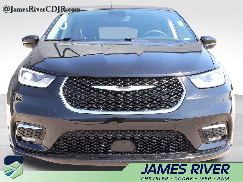 Used 2024 Chrysler Pacifica Touring-L FWD image 7