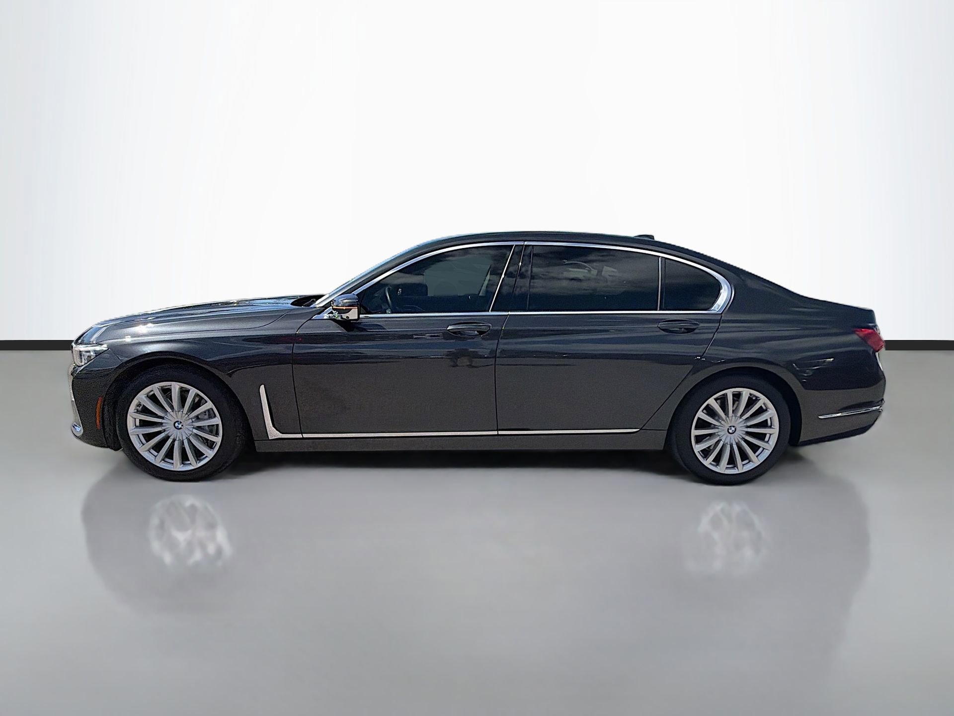 Used 2020 BMW 740i image 7