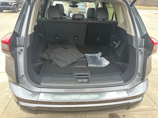 Used 2025 Nissan Rogue SL w/ Tech Package image 23