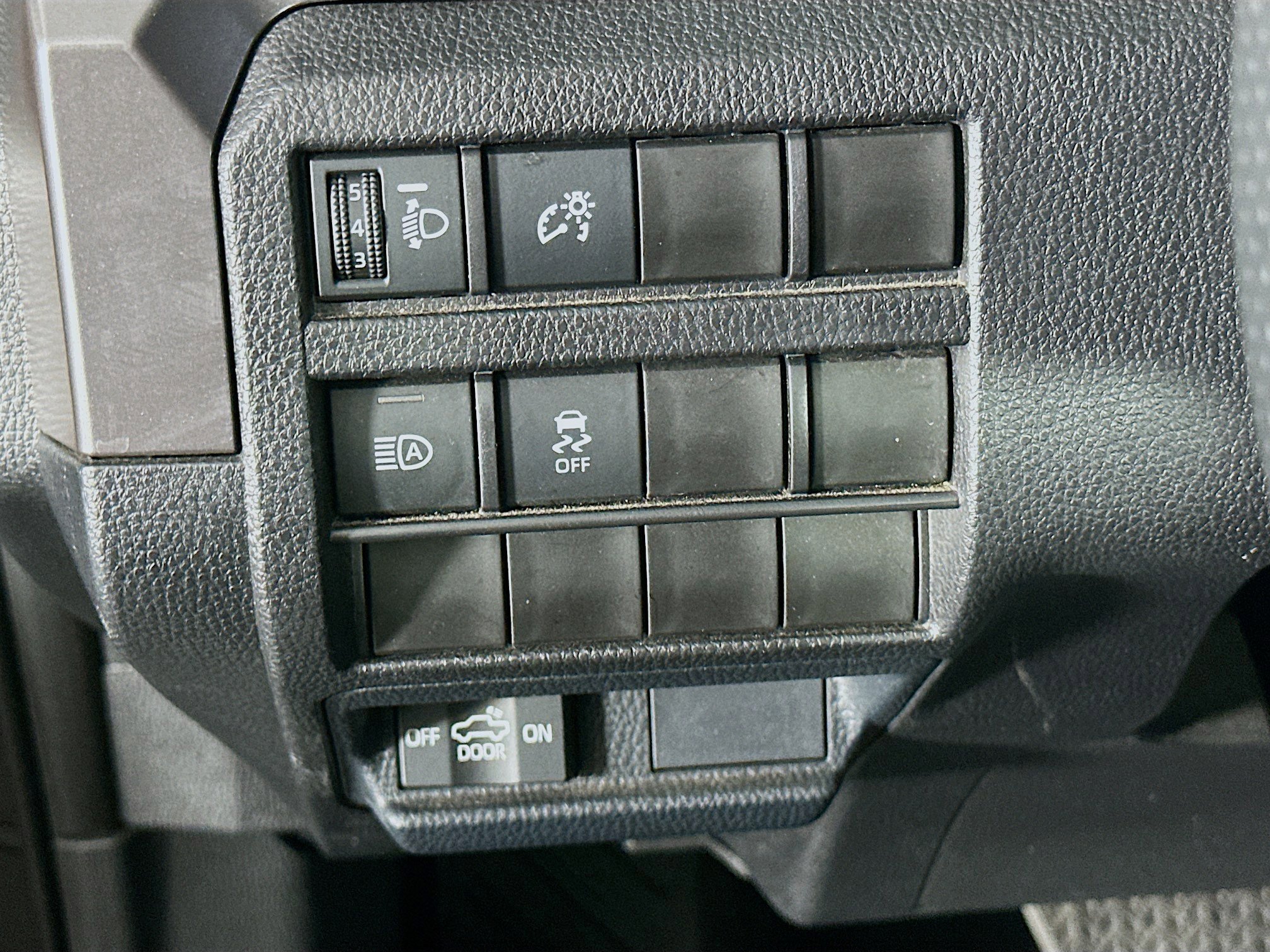 Used 2025 Toyota Tacoma TRD Off-Road AWD/4WD image 17