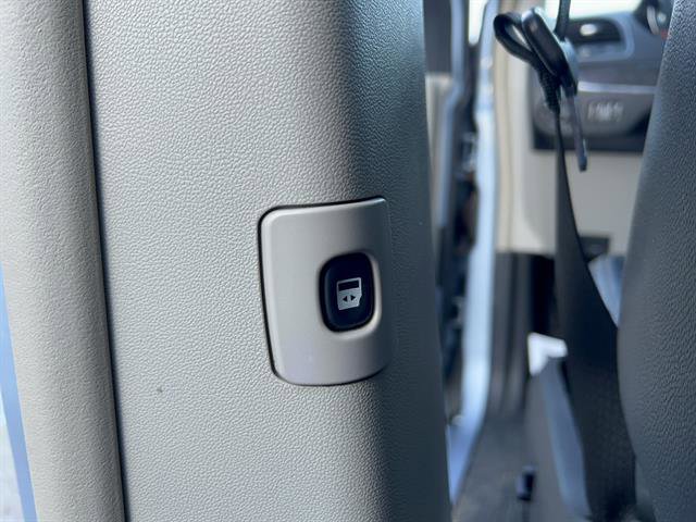 Used 2013 Chrysler Town & Country Touring image 21