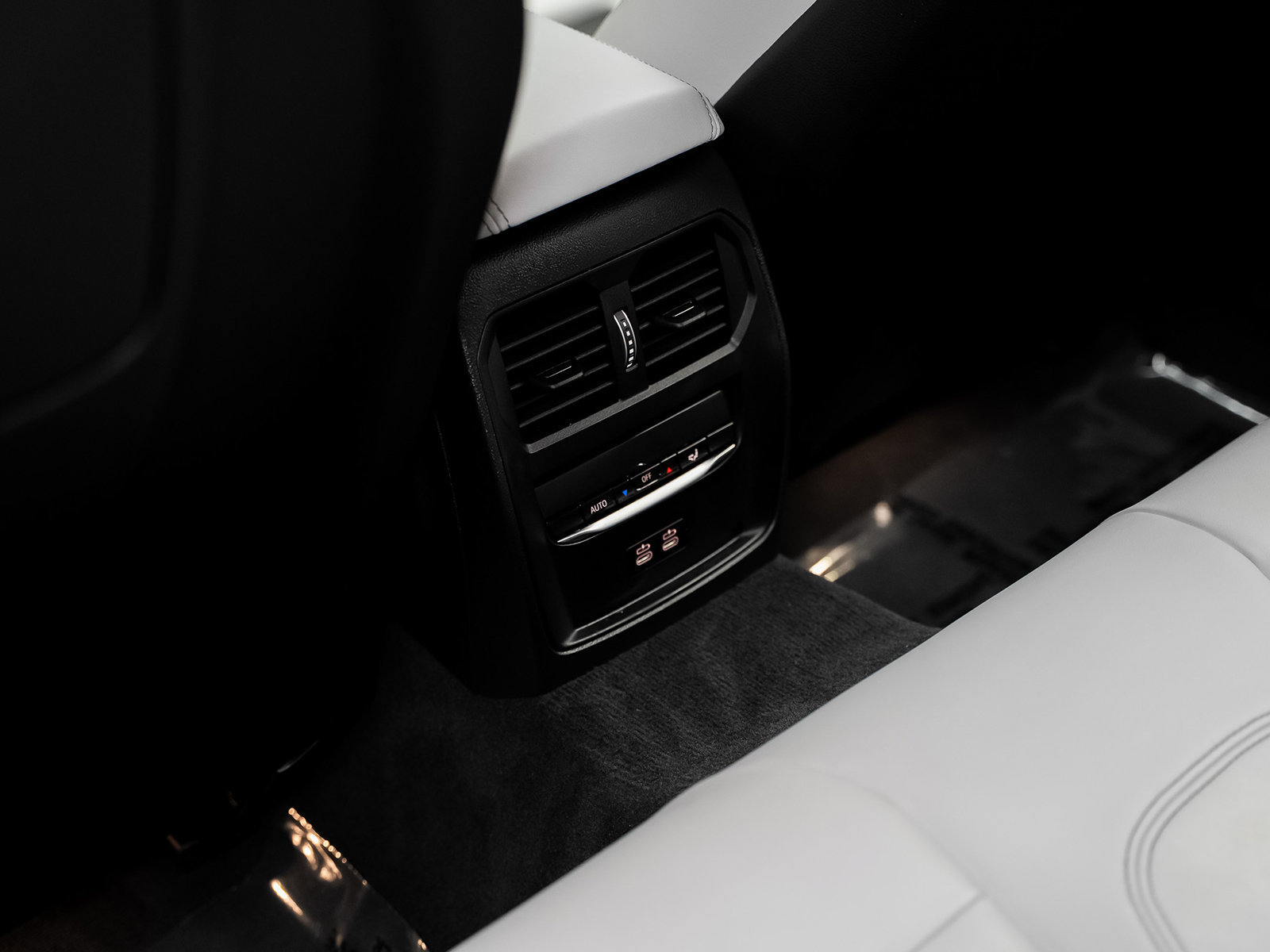 Used 2024 BMW M3 Competition w/ M Carbon Exterior Package RWD image 43