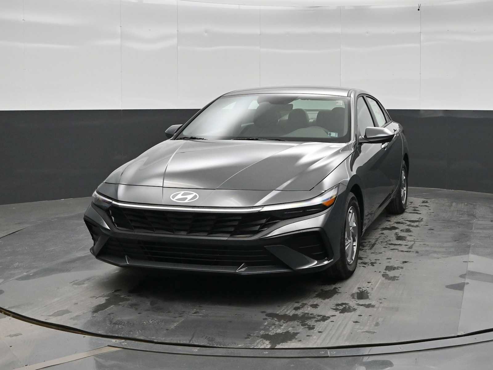 New 2026 Hyundai Elantra SE FWD image 3