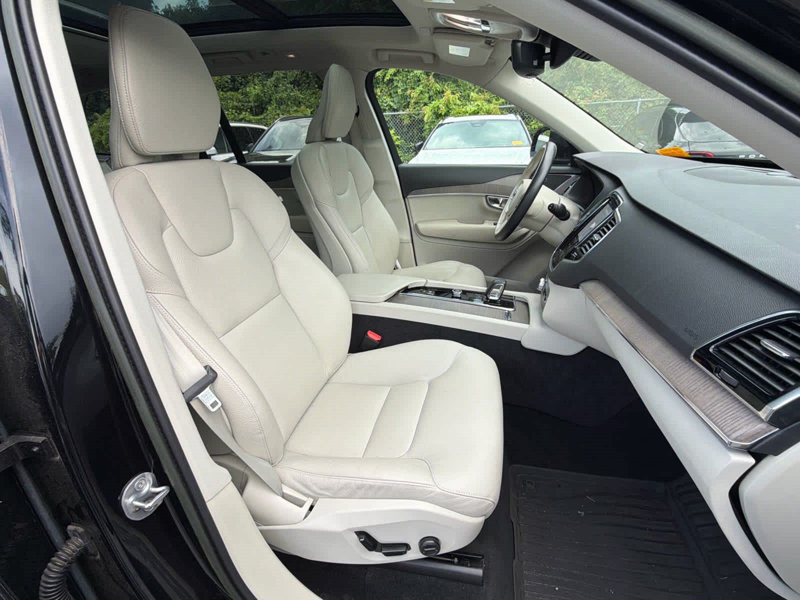 Used 2023 Volvo XC90 B5 Plus w/ Protection Package Premier AWD/4WD image 17