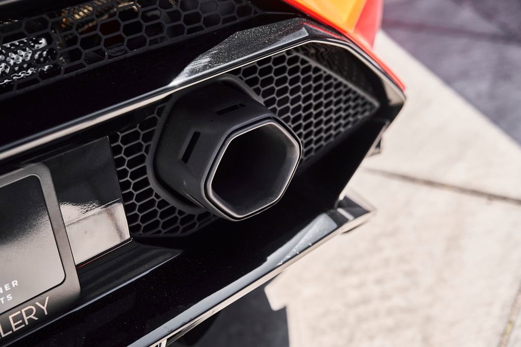 Used 2023 Lamborghini Huracan Tecnica image 17