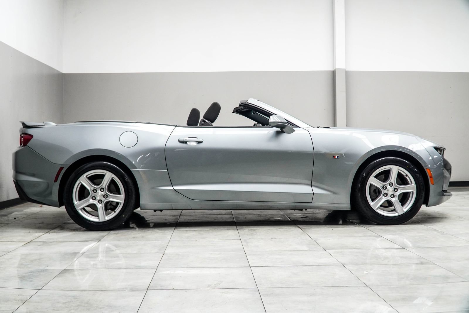 Used 2023 Chevrolet Camaro LT RWD image 7