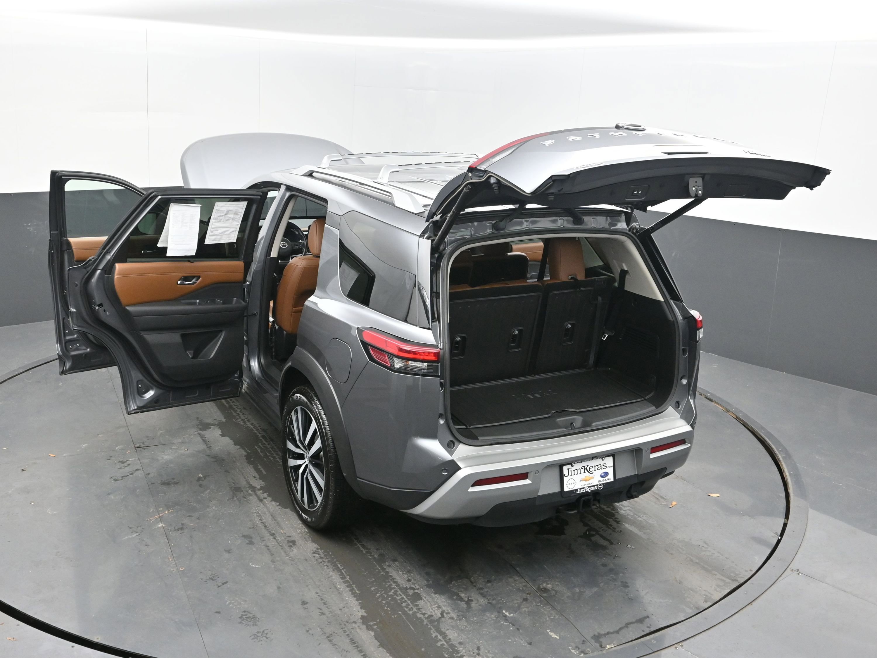 Used 2023 Nissan Pathfinder Platinum w/ Cargo Package image 43