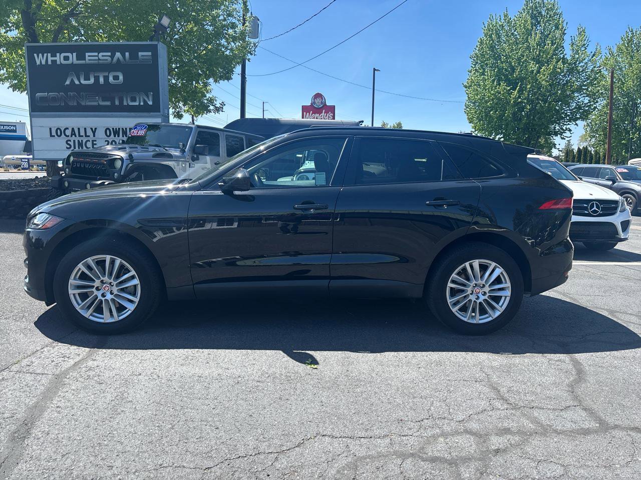 Used 2017 Jaguar F-PACE Prestige AWD/4WD image 2