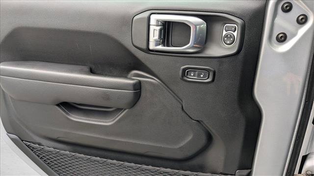 Used 2023 Jeep Gladiator Rubicon w/ Cold Weather Group image 11