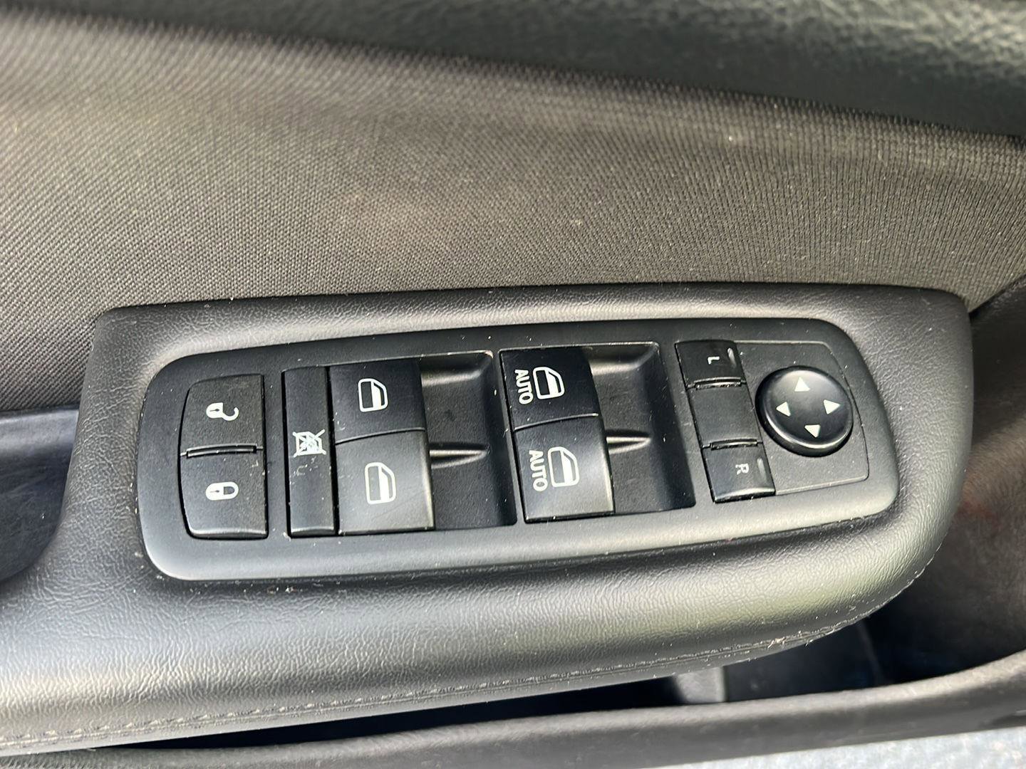 Used 2016 Chrysler 200 Limited image 31