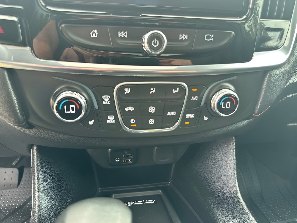 Used 2023 Chevrolet Traverse RS AWD/4WD image 24