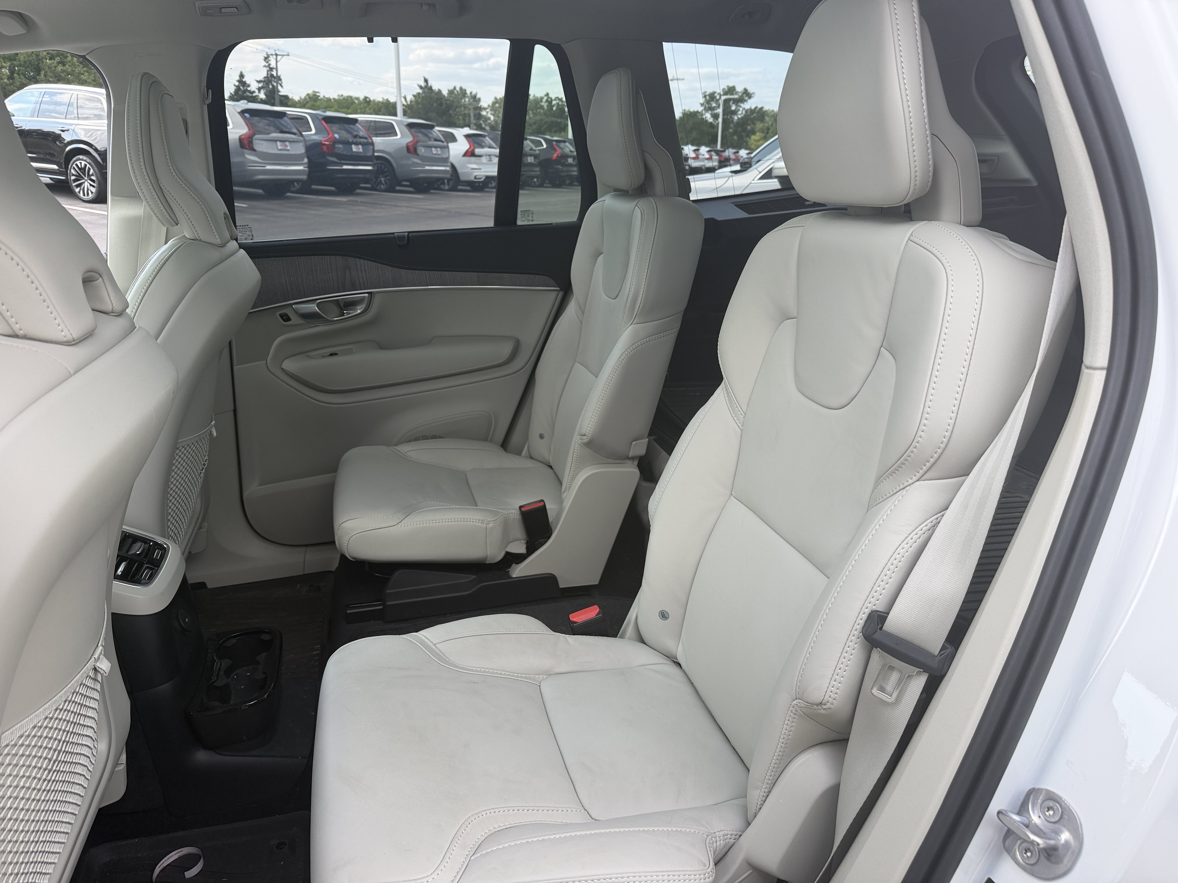 Used 2024 Volvo XC90 T8 Ultimate w/ Protection Package Premier AWD/4WD image 12