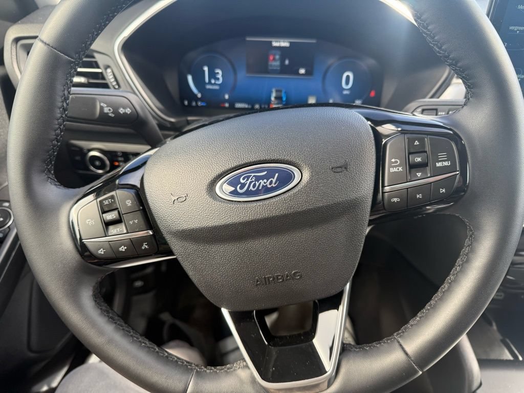 Used 2025 Ford Escape Platinum AWD/4WD image 25