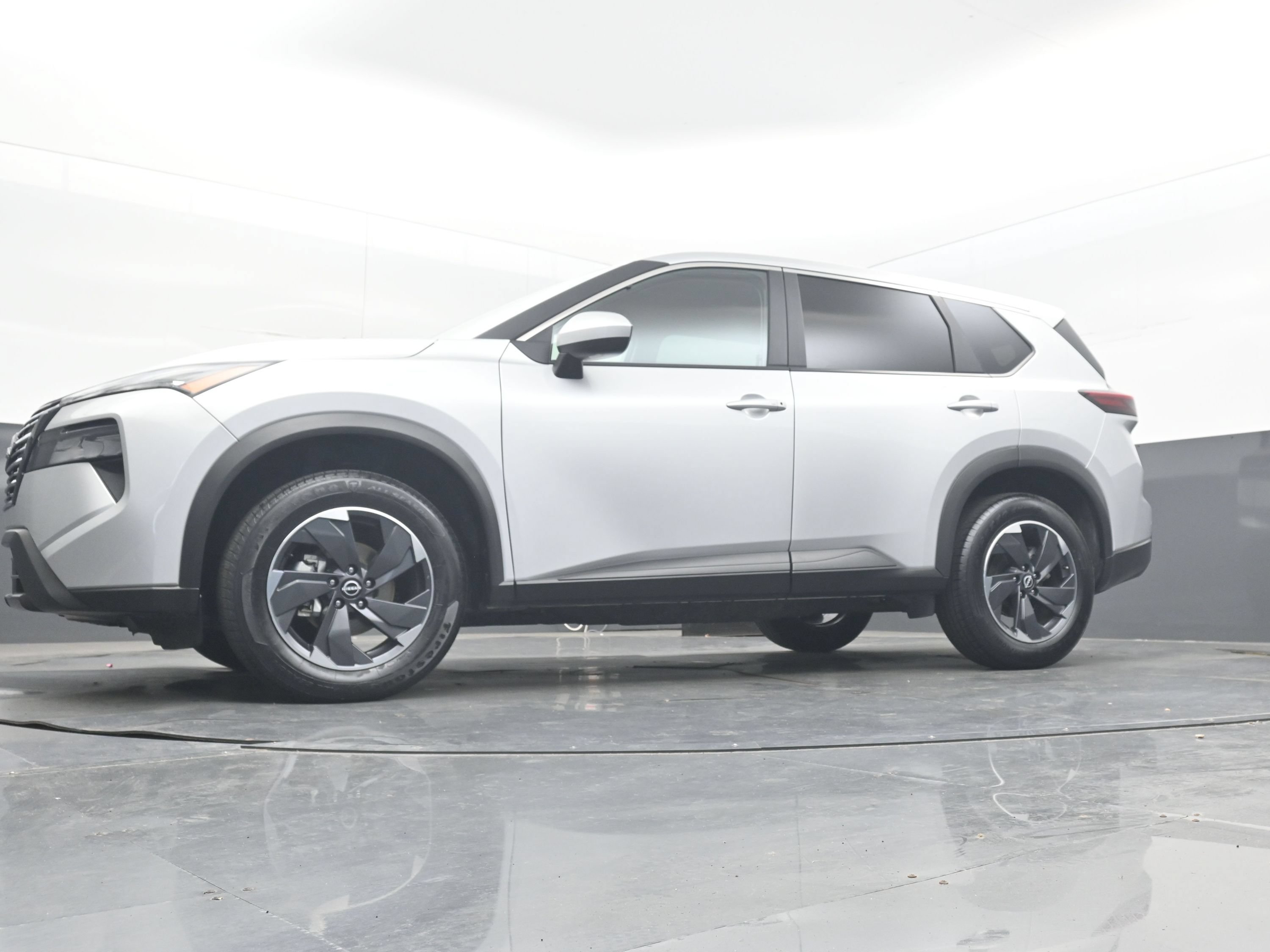 Used 2025 Nissan Rogue SV FWD image 30